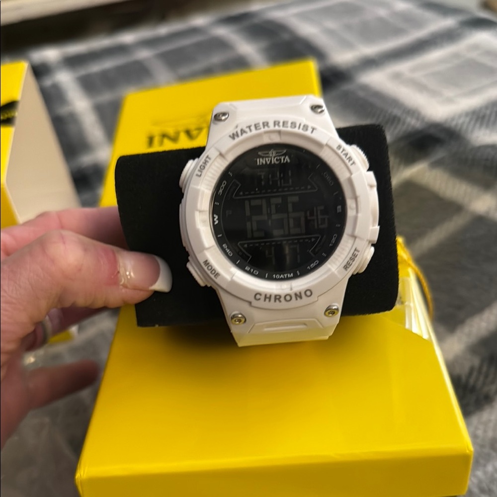 Invicta Yellow Box - Picture 3 of 4